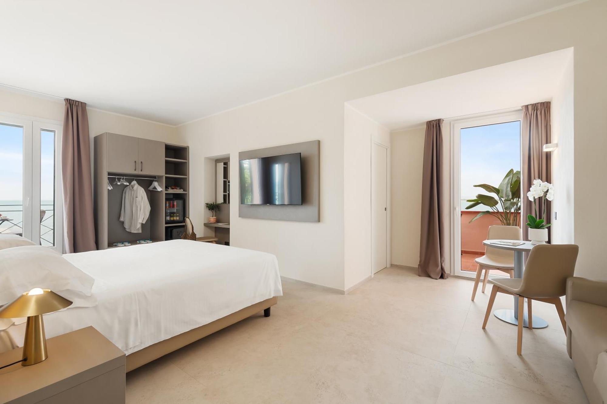Hotel Villa Domizia Порто Санто Стефано Екстериор снимка