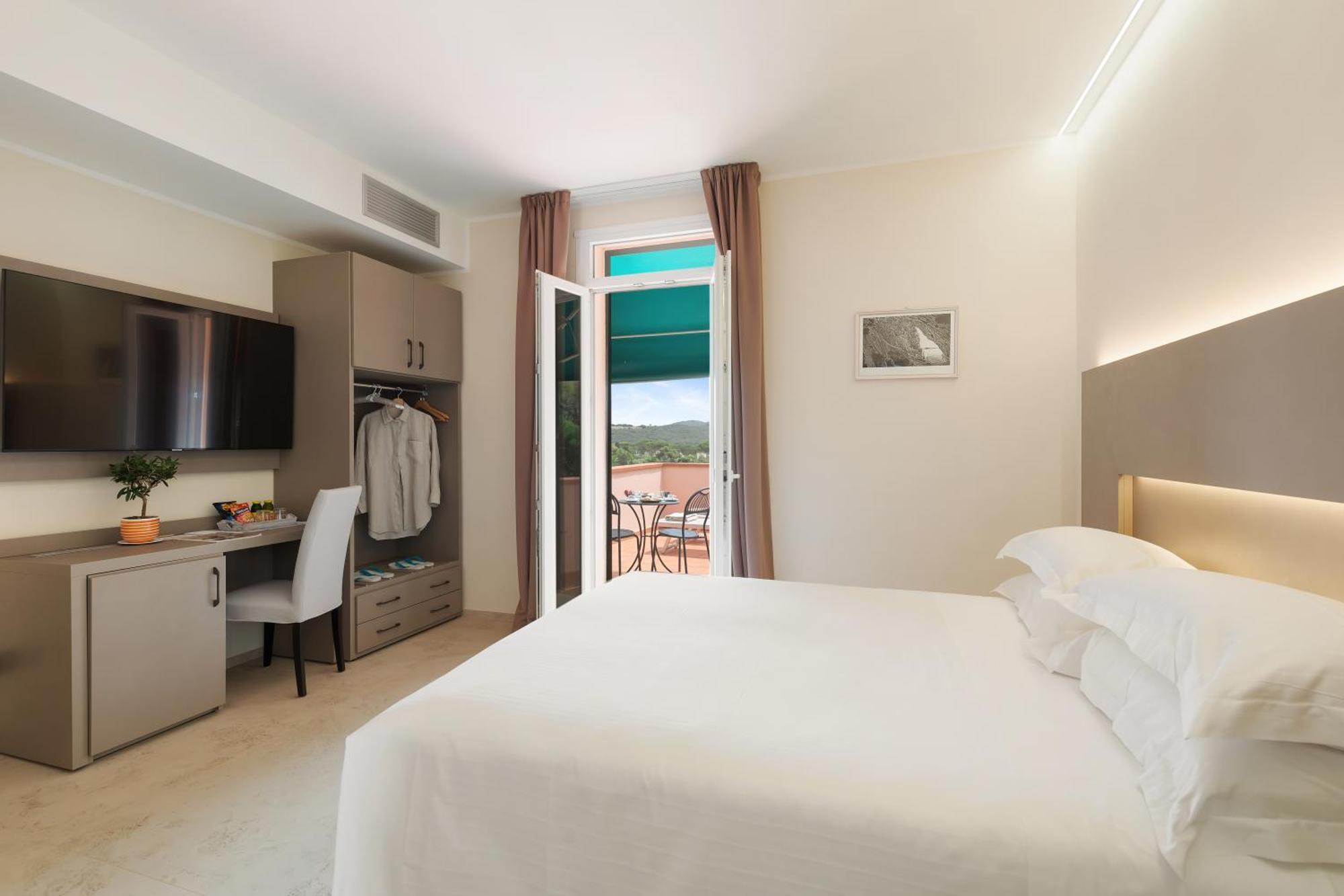Hotel Villa Domizia Порто Санто Стефано Екстериор снимка